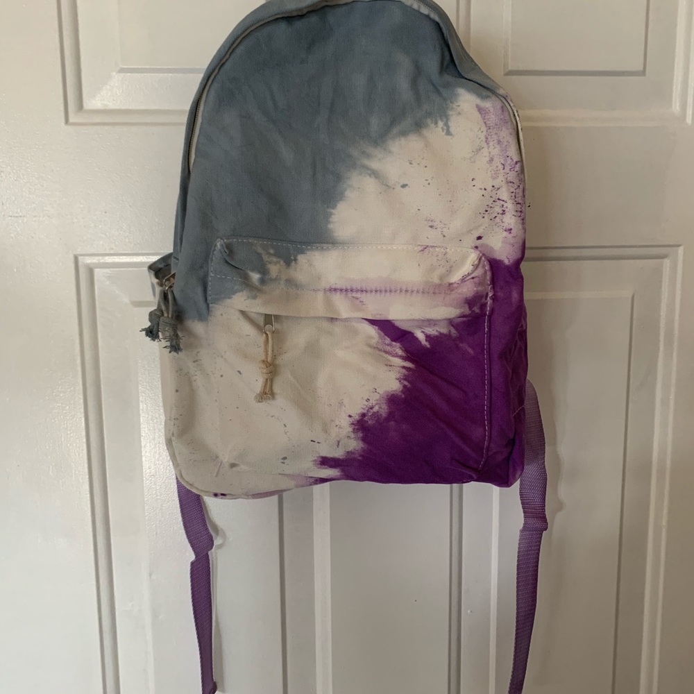 Backpacks - Picture 2 of 5